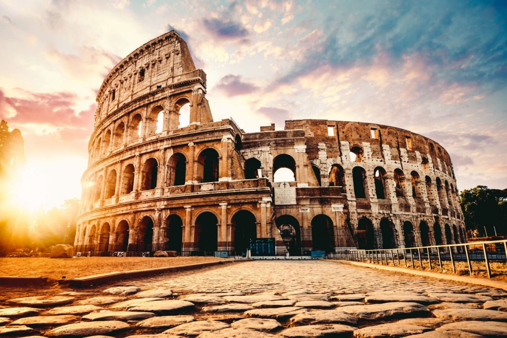 L'alba al Colosseo