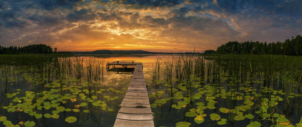 L'alba al lago
