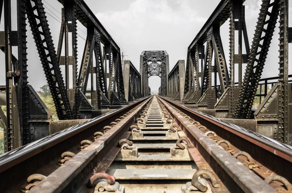 Ponte ferroviario in metallo