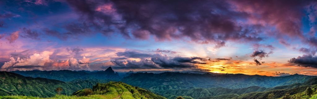 Tramonto su una montagna