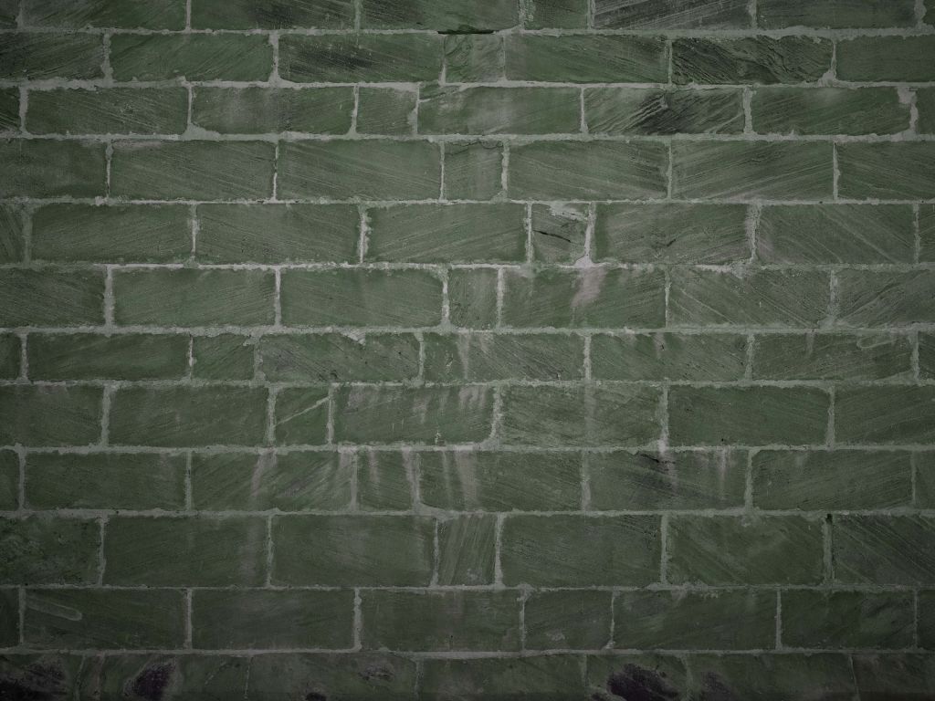 Muro cittadino con grandi pietre