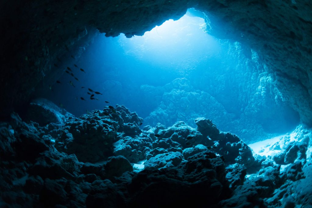 Grotta sotto l'acqua
