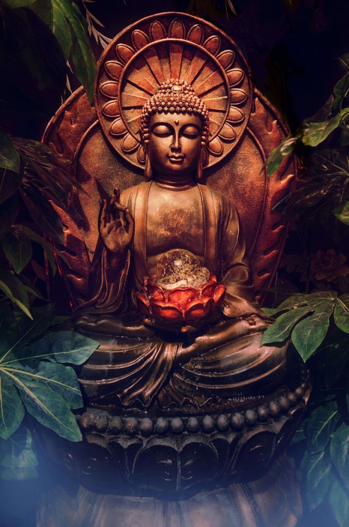 Buddha con foglie