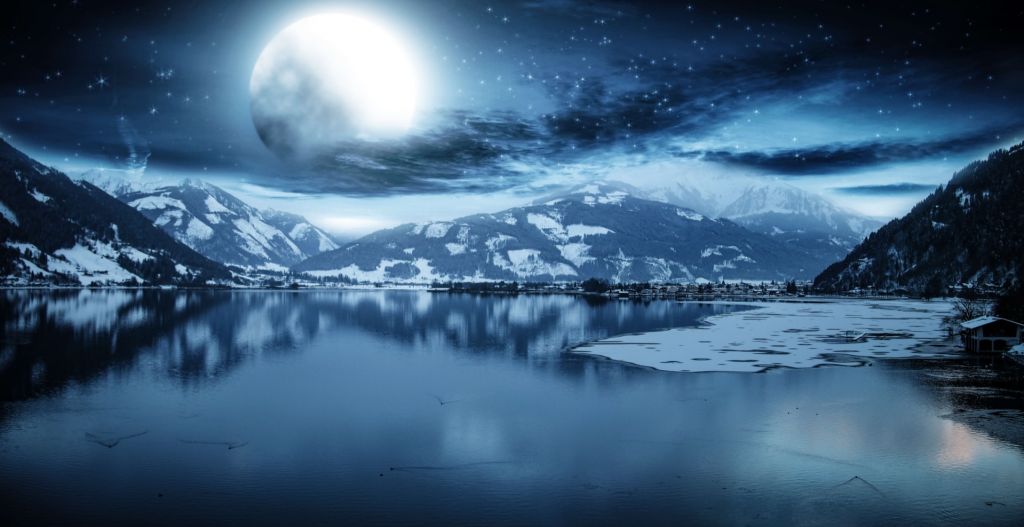 Lago ghiacciato di notte