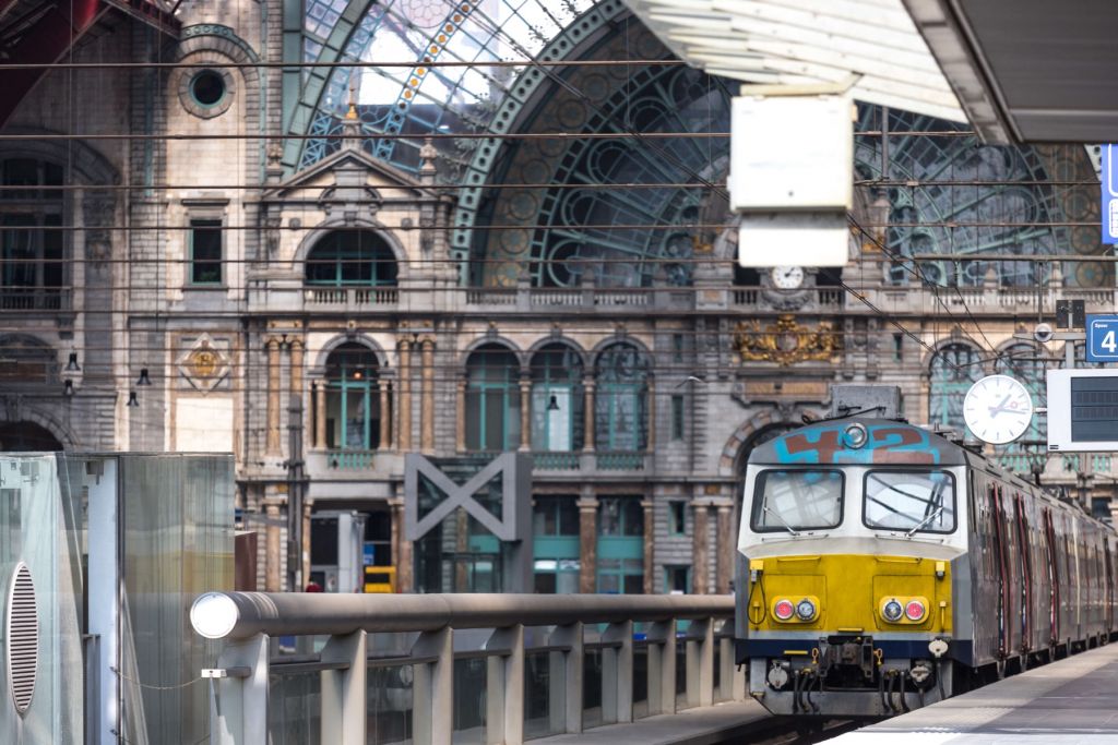 Stazione ferroviaria di Anversa