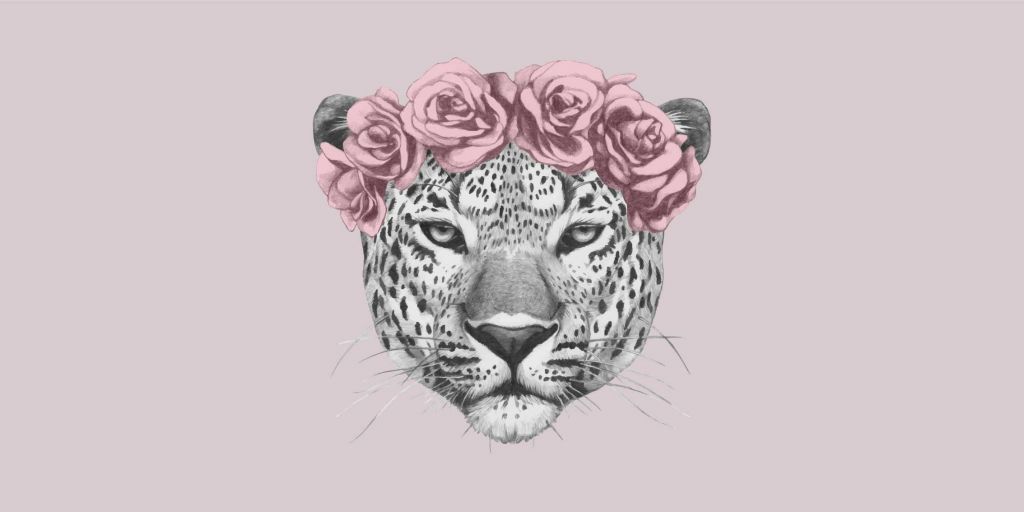 Leopardo con fiori rosa