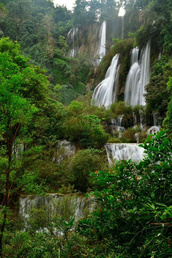 Grande cascata in Thailandia