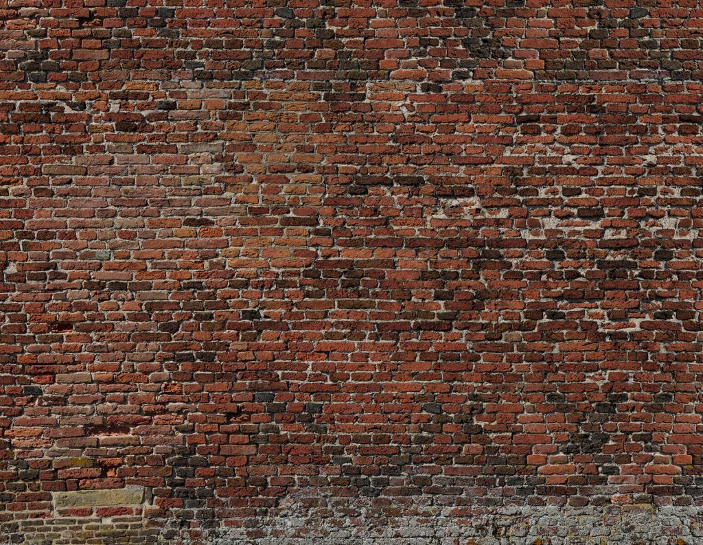 Vecchio muro di mattoni restaurato