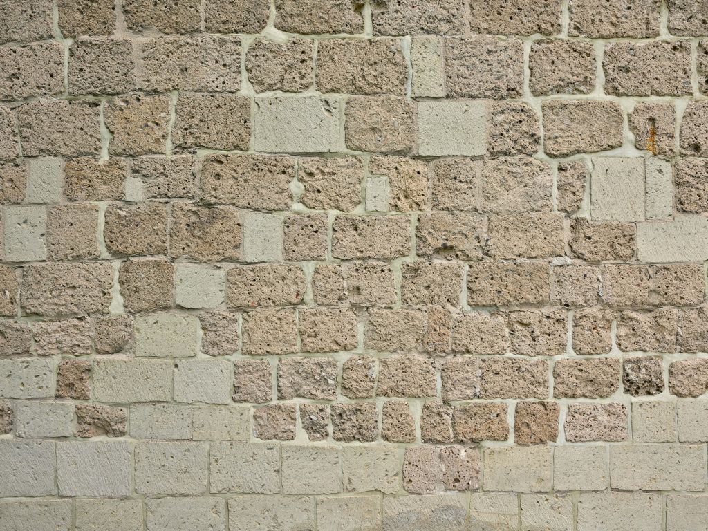 Muro con grandi mattoni
