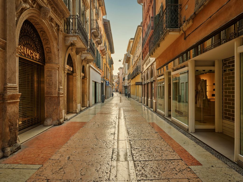 Via dello shopping in Italia