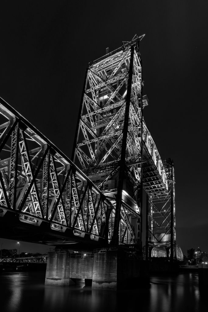 Ex ponte ferroviario De Hef a Rotterdam in bianco e nero