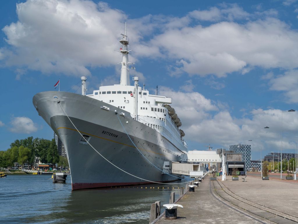 L'ex piroscafo SS Rotterdam a colori 