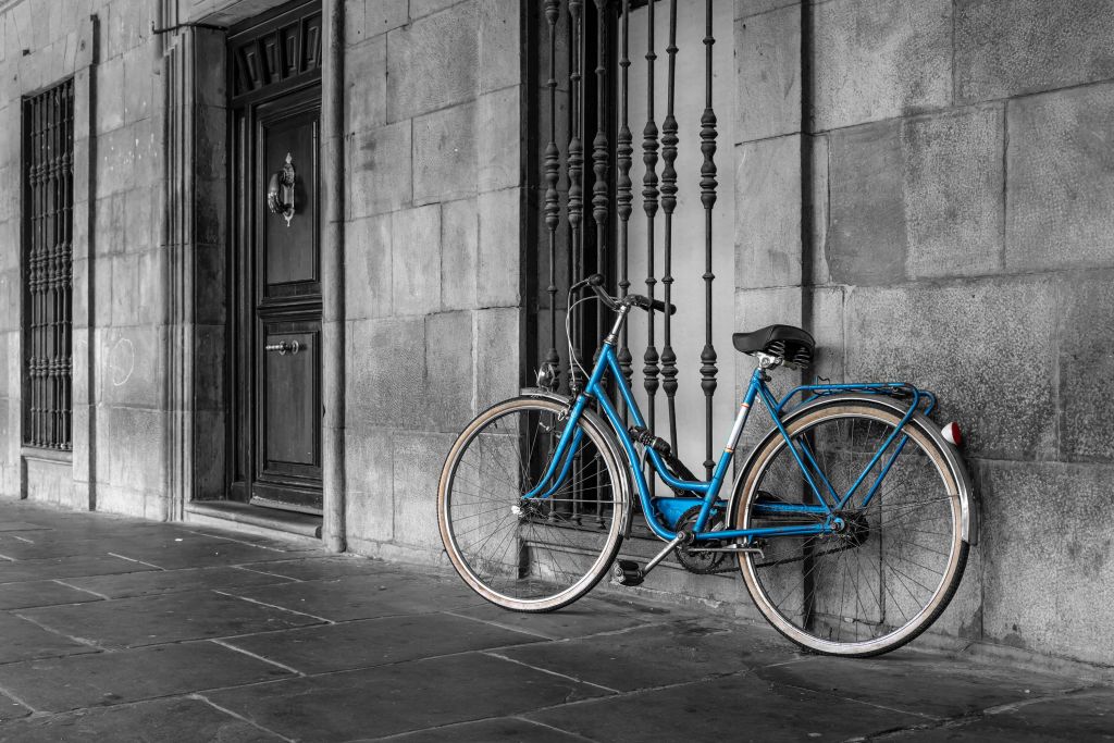 Vecchia bicicletta blu