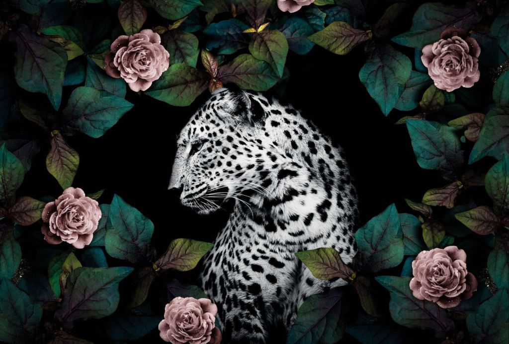 Leopardo tra fiori di velluto
