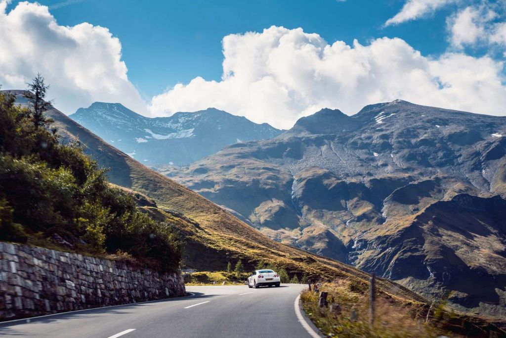 Panorama di una strada di montagna