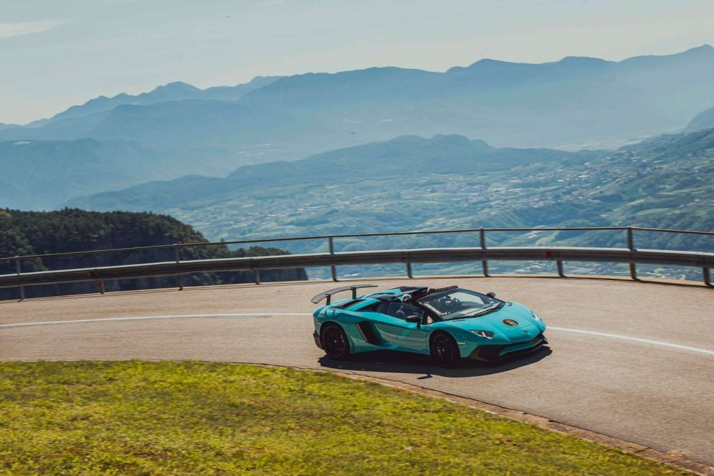 Alpenrit con auto sportive di lusso
