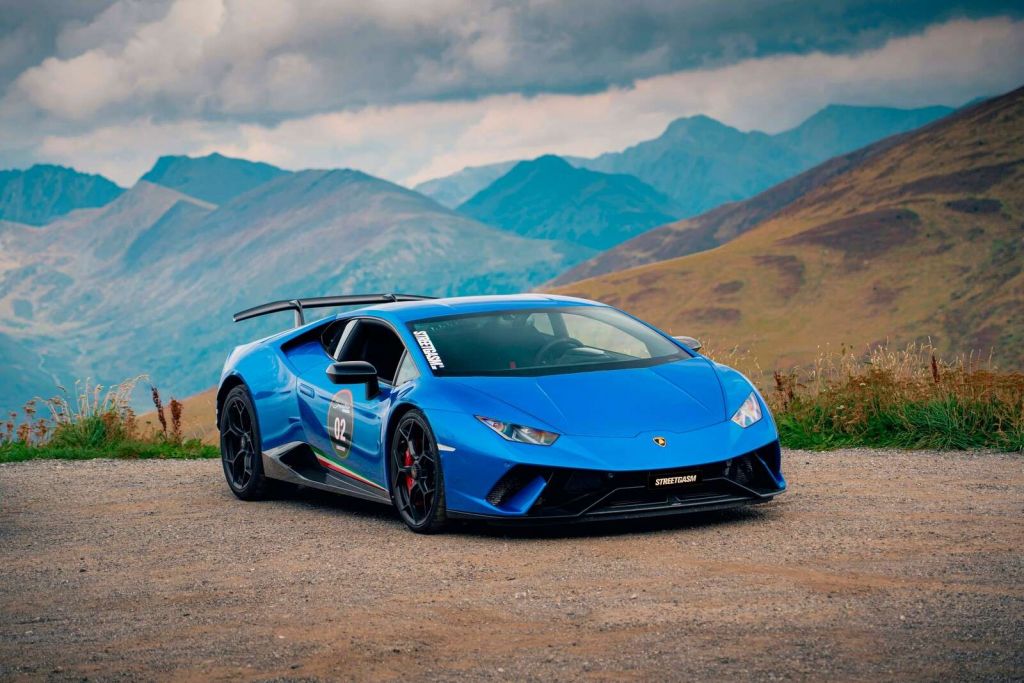 Lamborghini Huracán STO in montagna