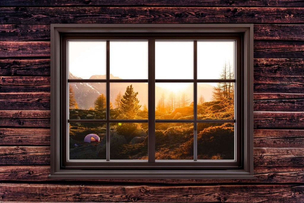 Alba nella valle montana