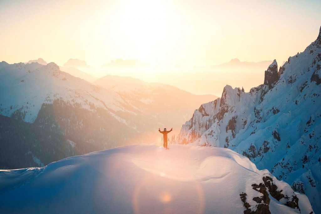 Alba sulle cime delle montagne