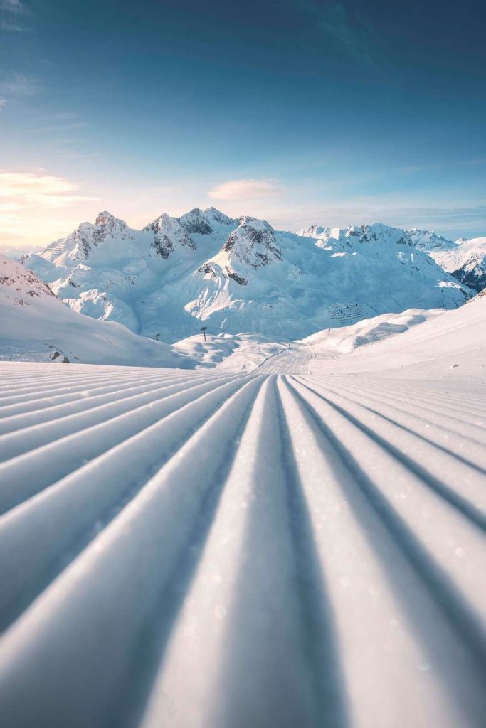 Tracce nel neve di montagna