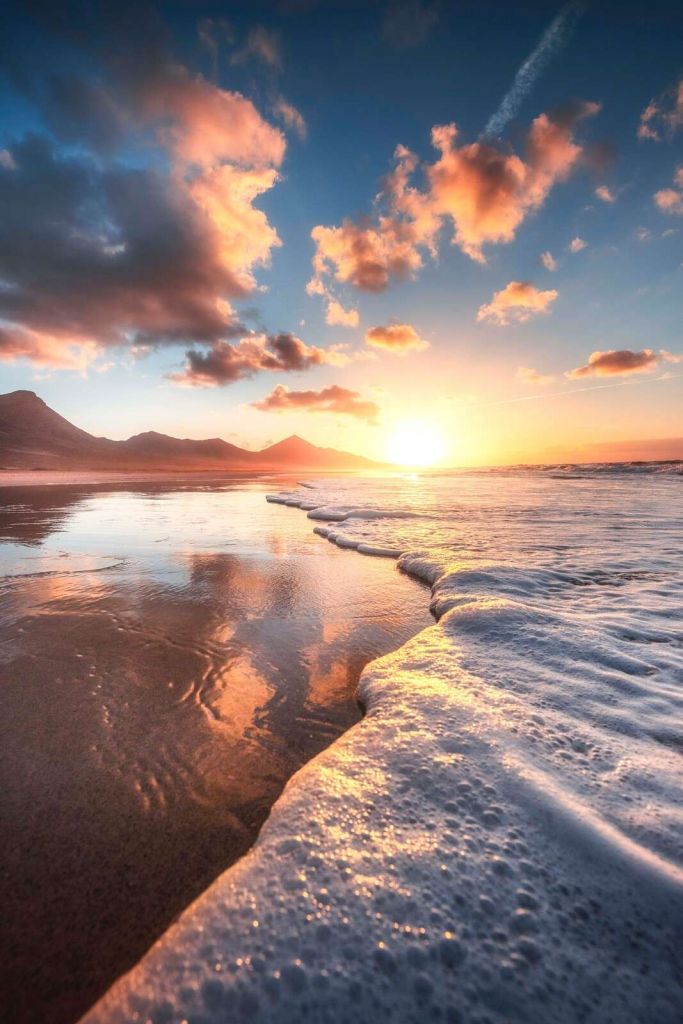 Tramonto dorato sul mare