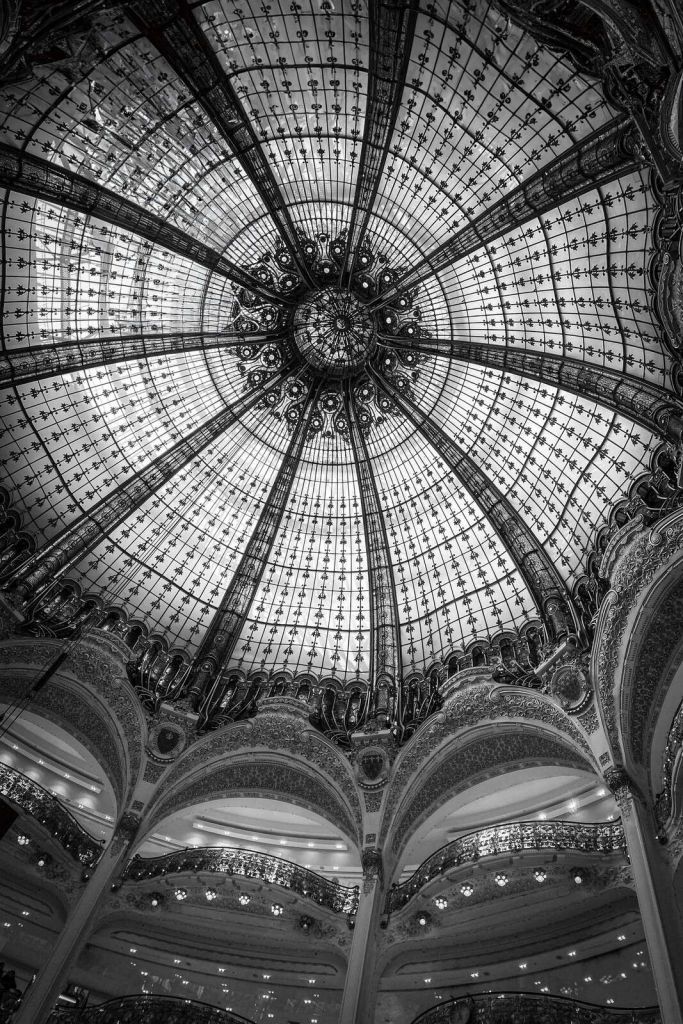 Cupola ornamentale in bianco e nero