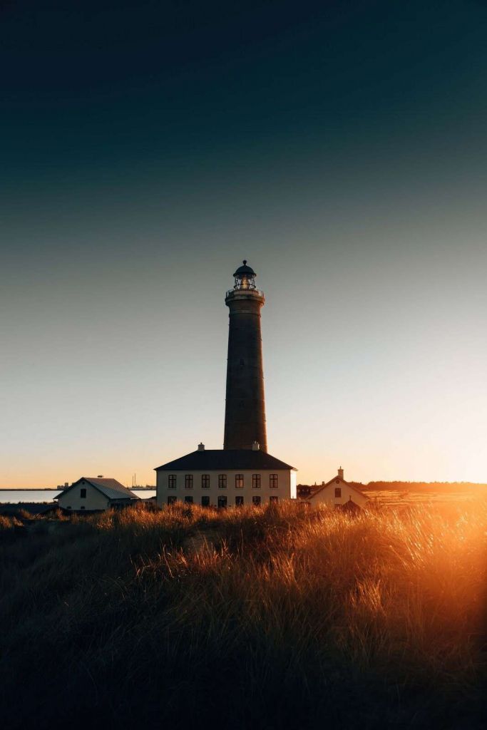 Faro nella luce dorata della sera