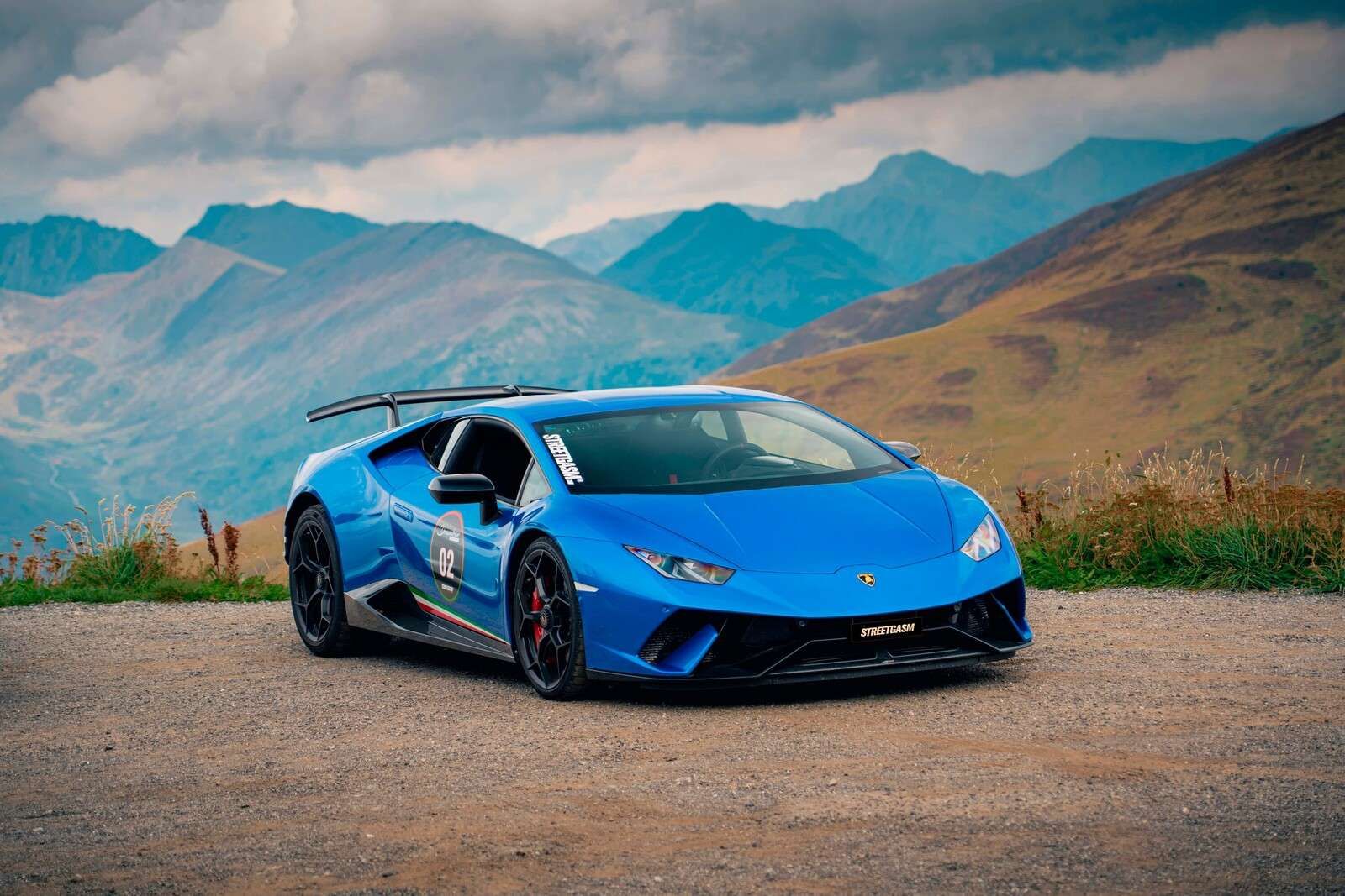 Carta da parati Lamborghini Huracán STO in montagna