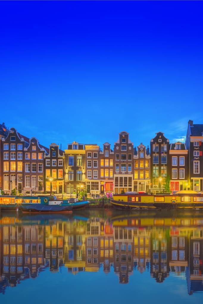 Canale di Amsterdam di notte