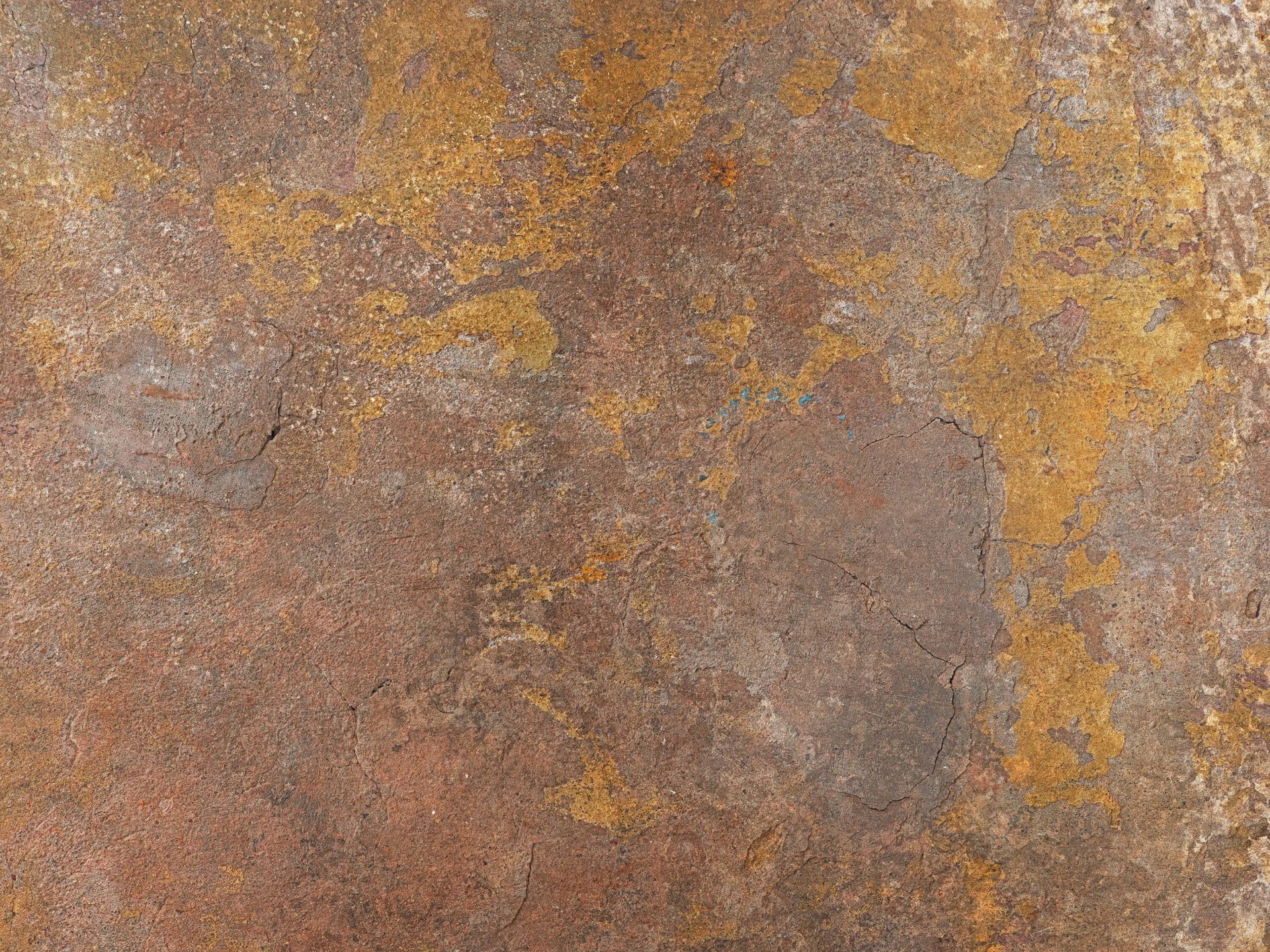 Vecchio muro con stucco giallo