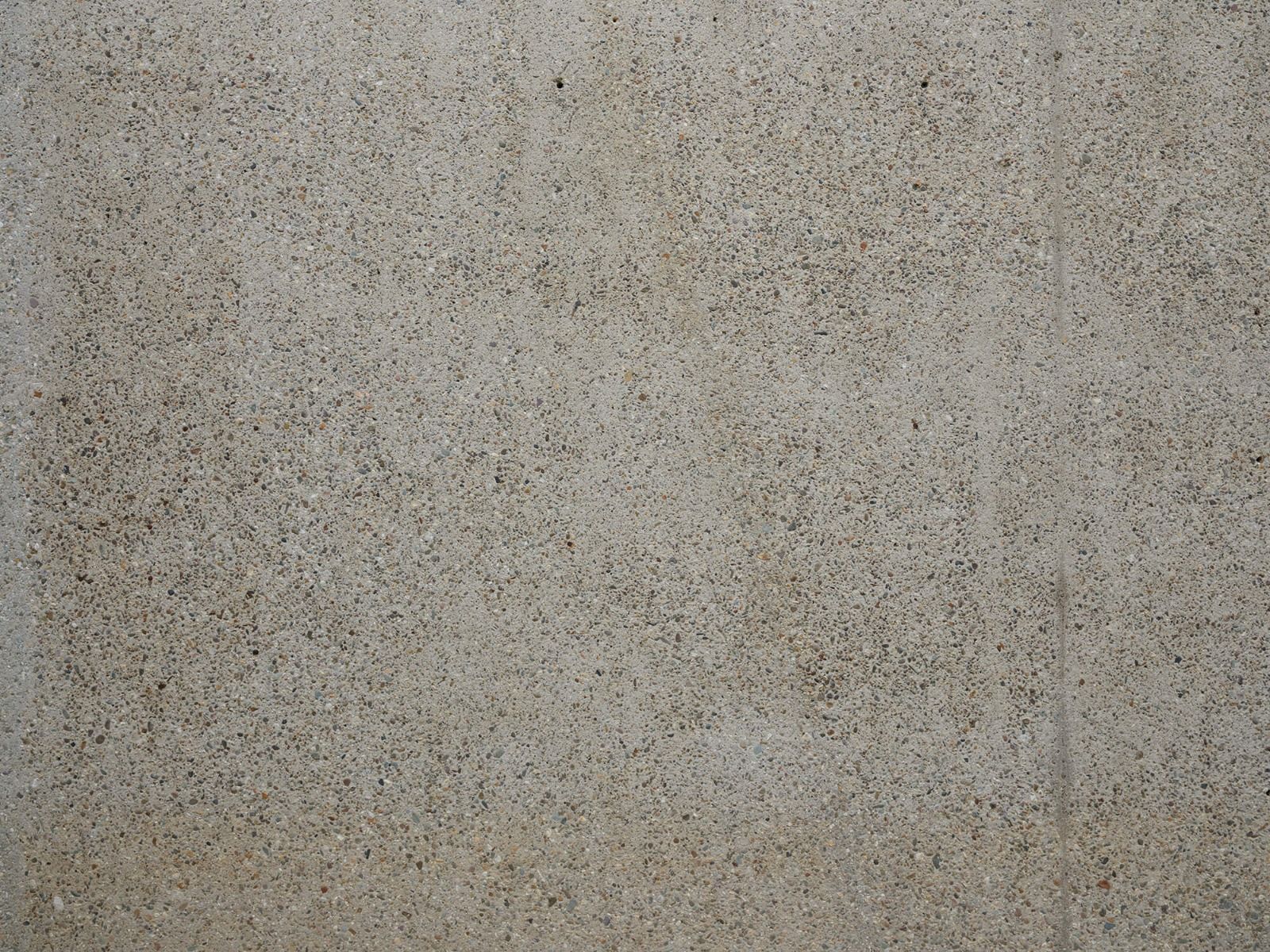 Calcestruzzo con pietre grezze