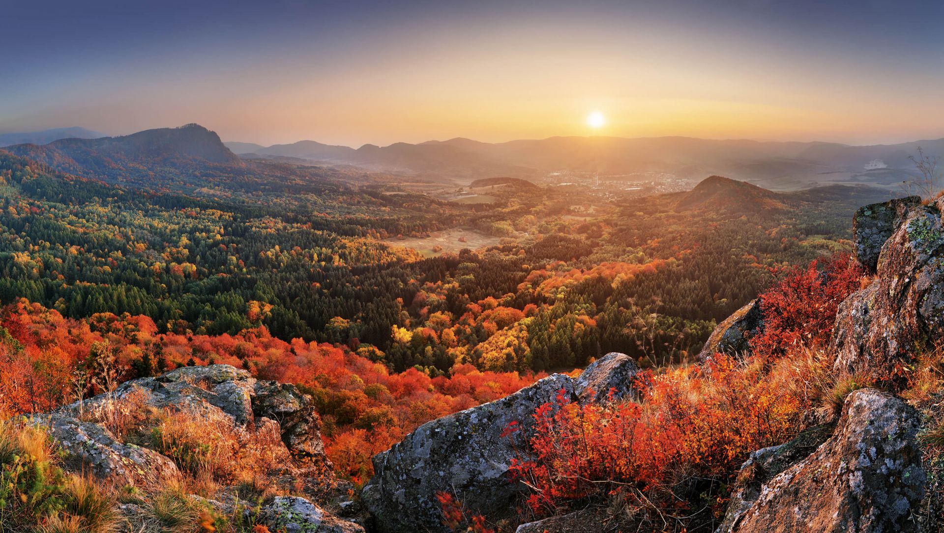 Paesaggio autunnale in montagna
