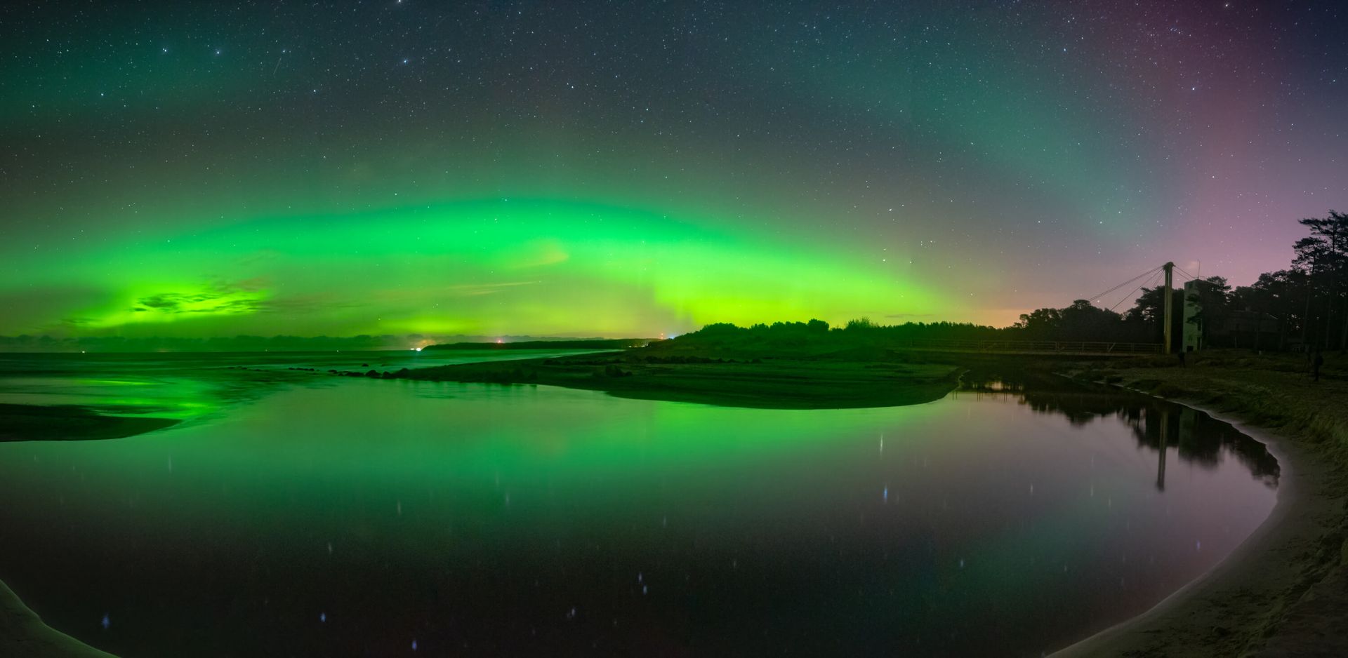 Un'aurora boreale luminosa