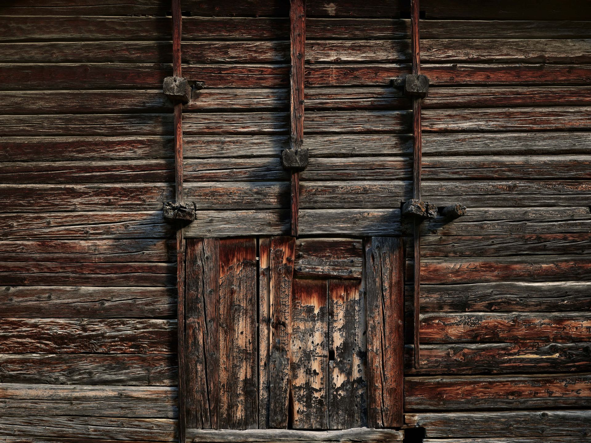 Legno vecchio con travi