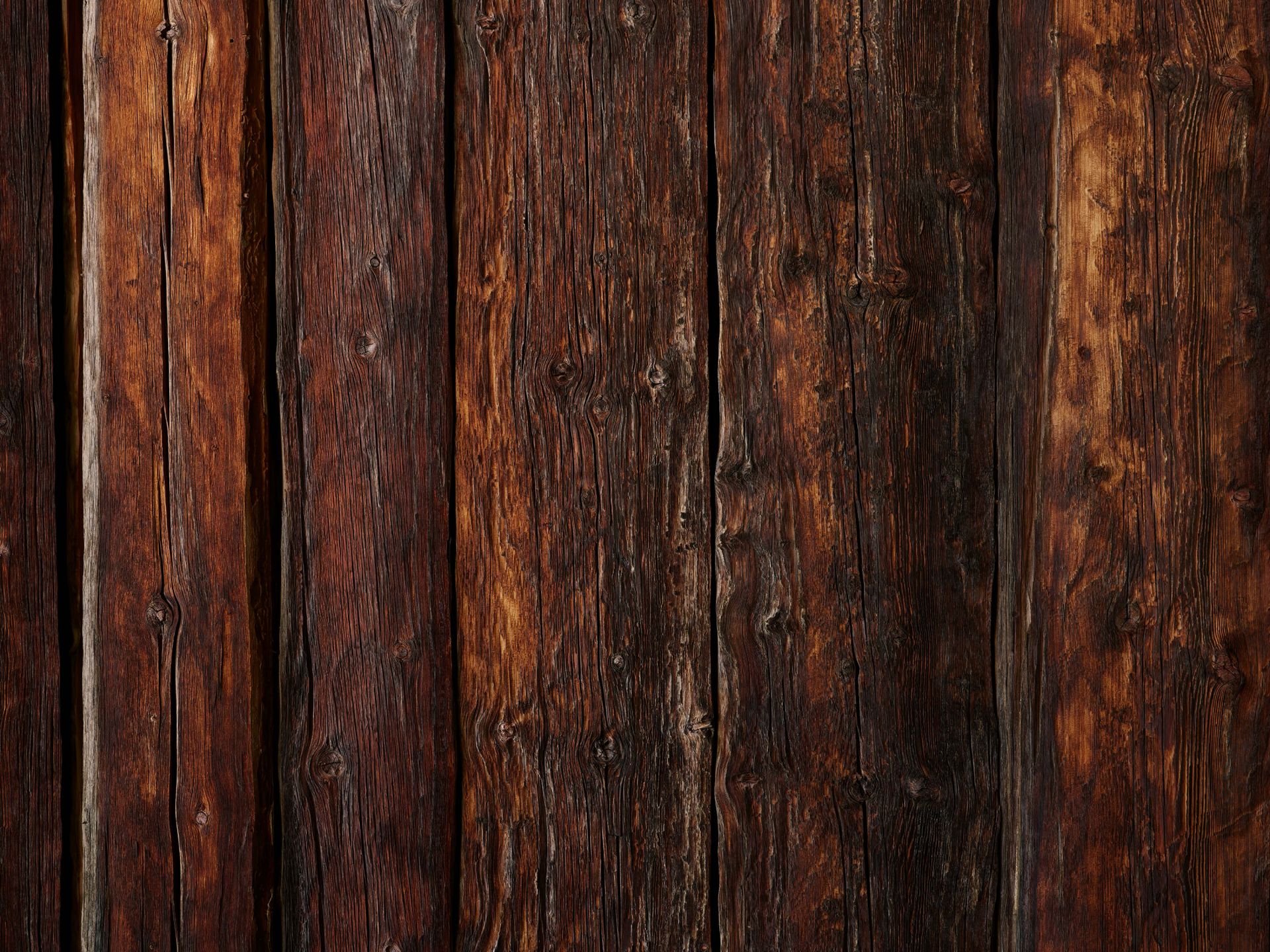 Legno verticale bruciato