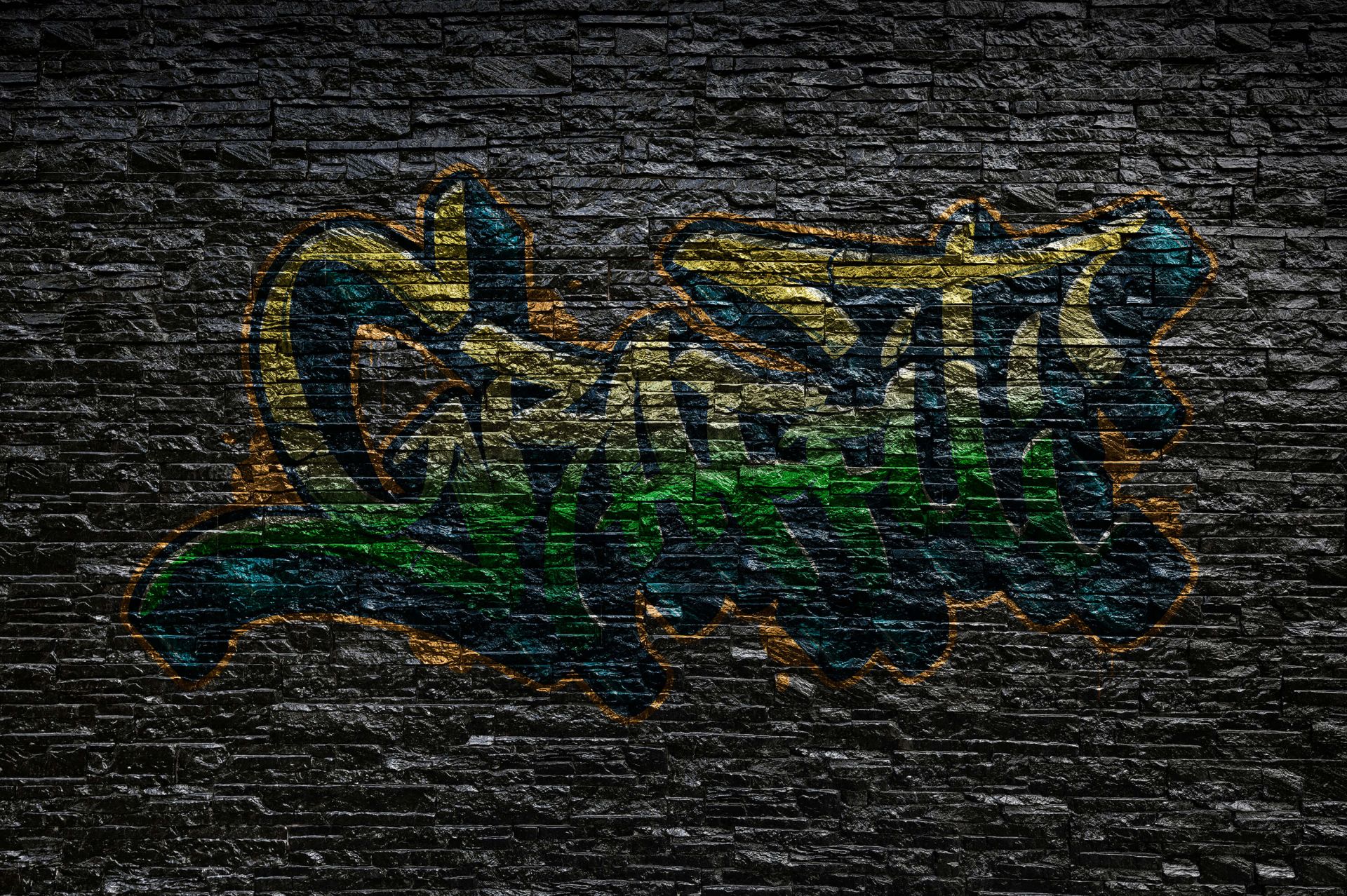 Graffiti su mattoni neri