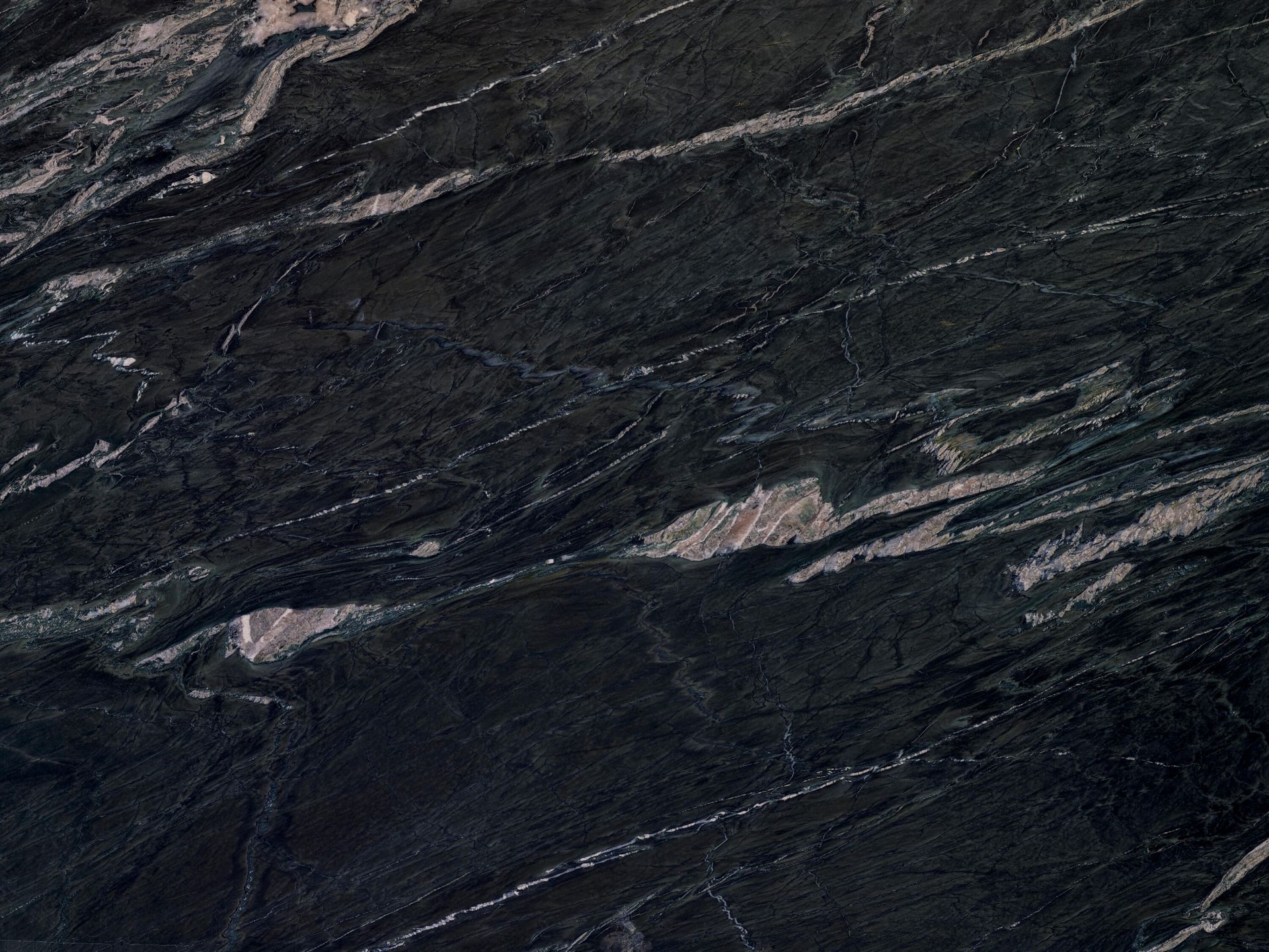 Marmo scuro con linee chiare