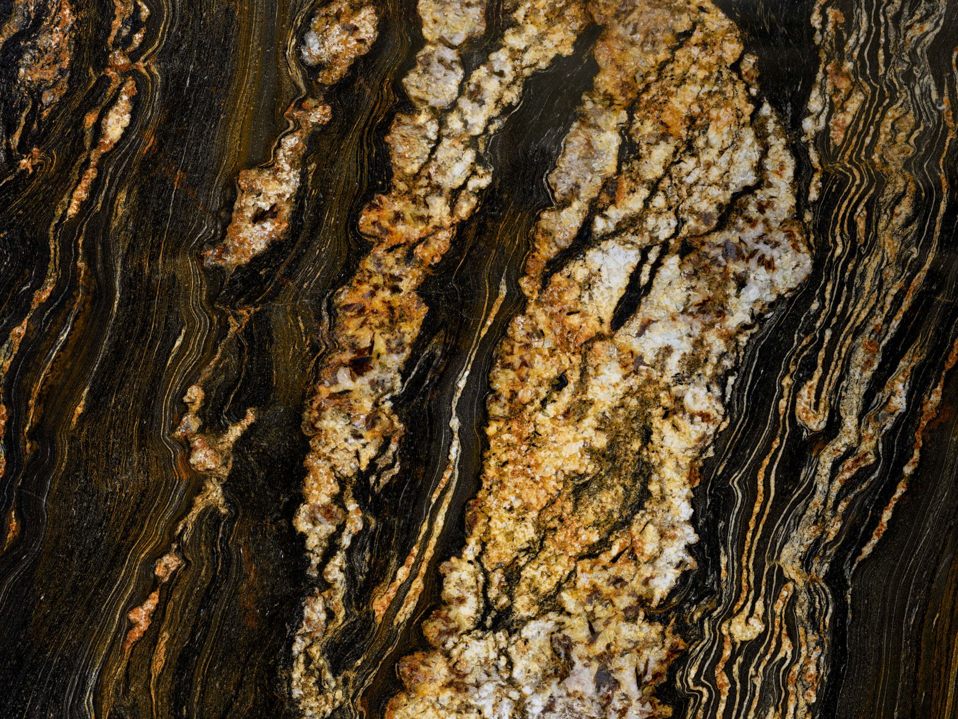 Marmo scuro con struttura dorata