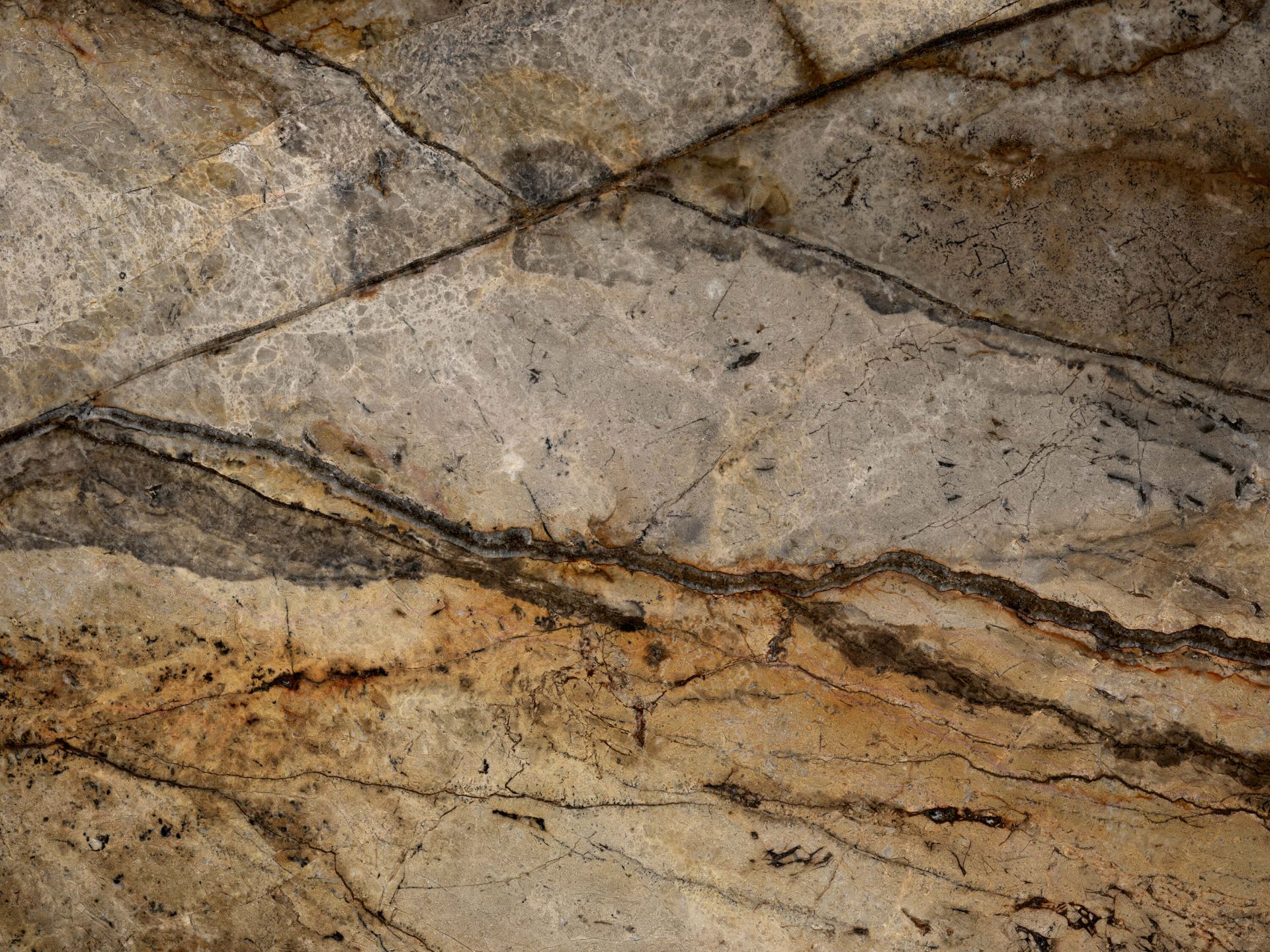 Marmo color sabbia con scanalature