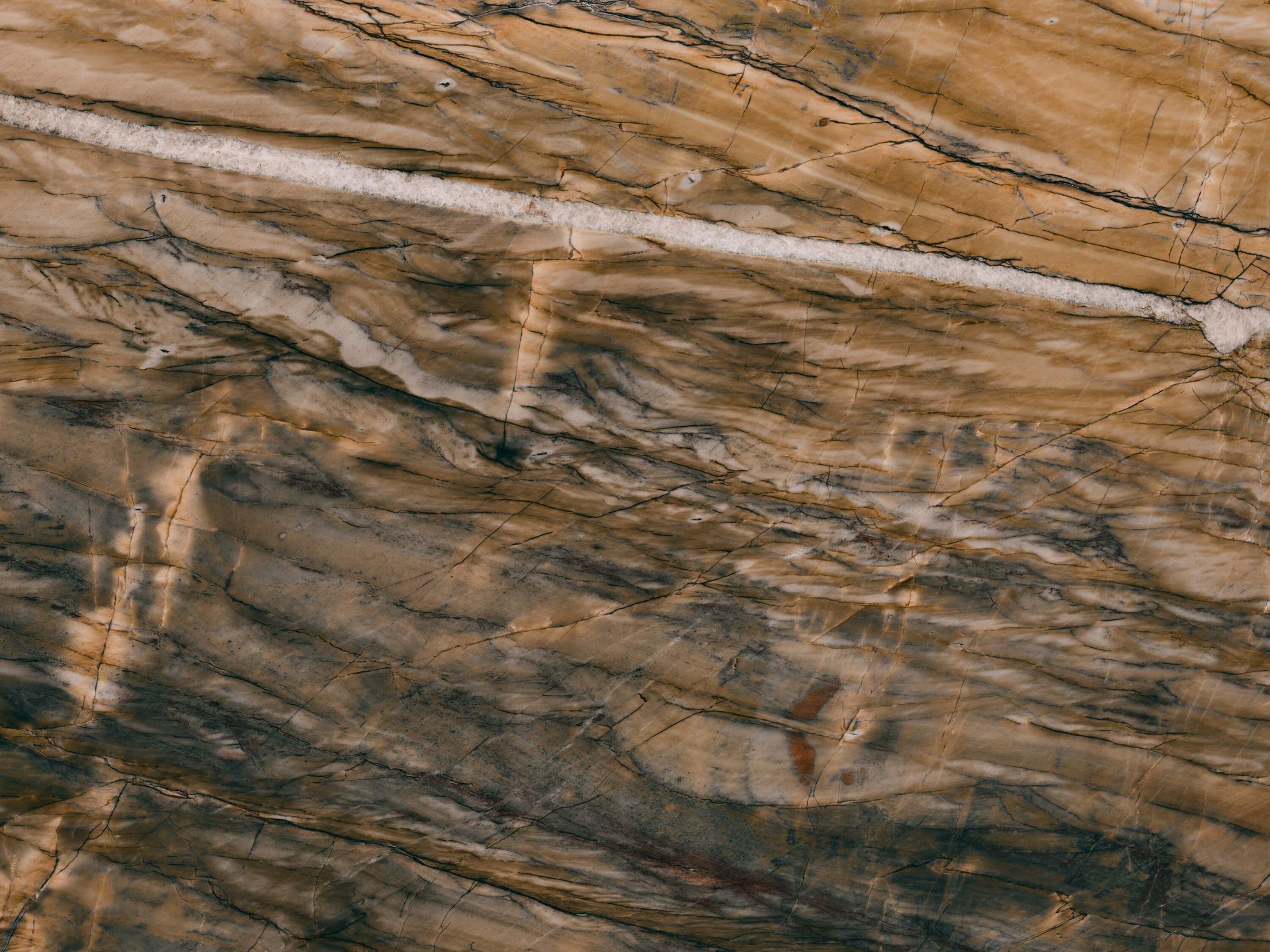 Marmo con tonalità gialla