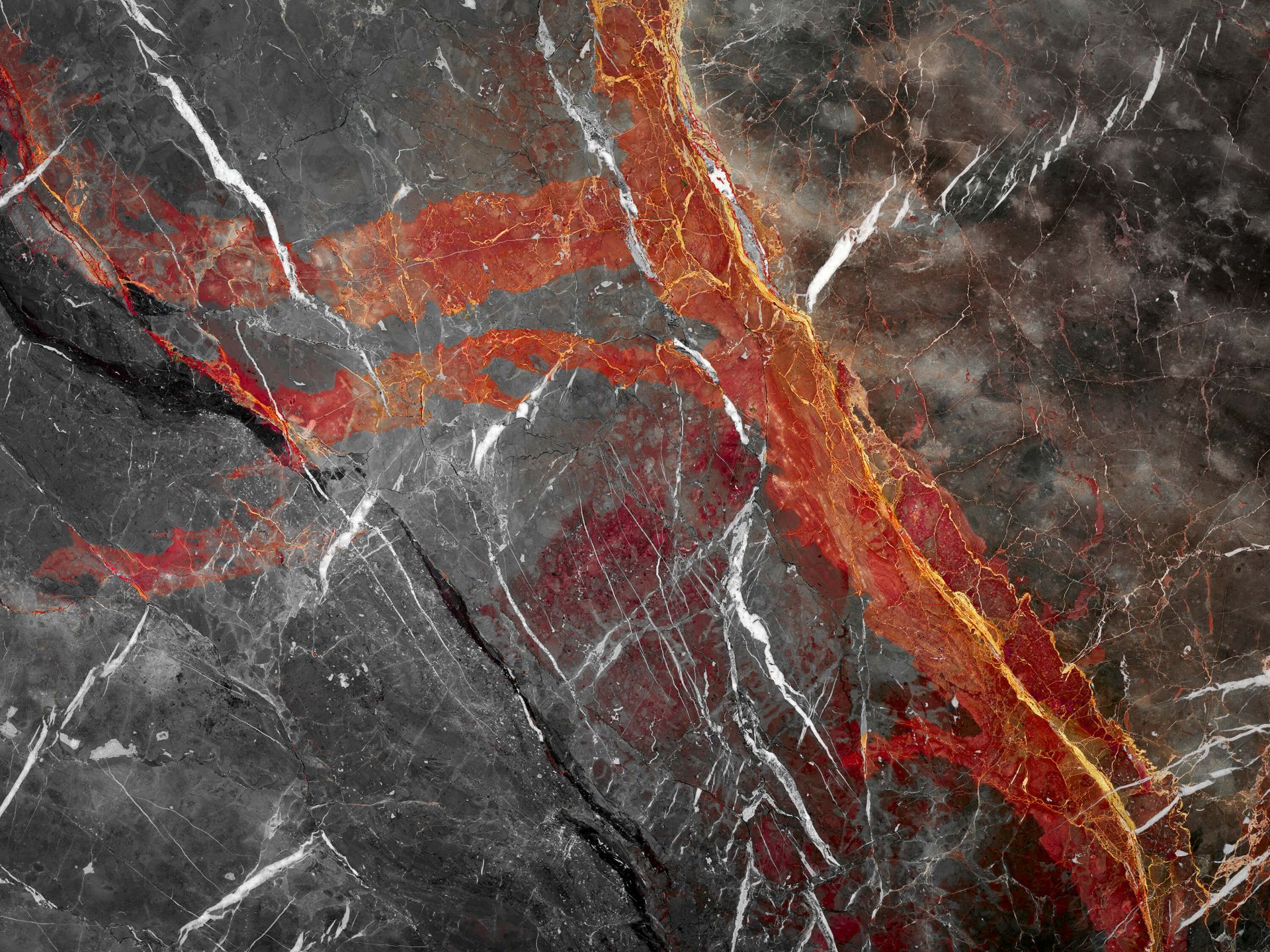 Marmo con venature rosse