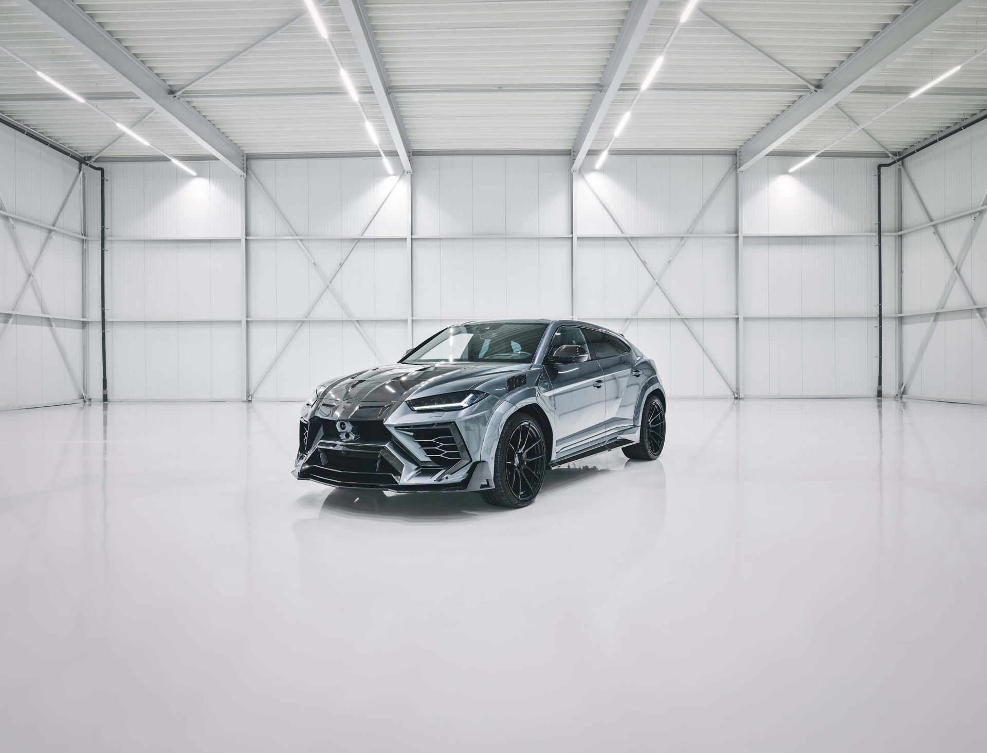 Lamborghini in sala bianca