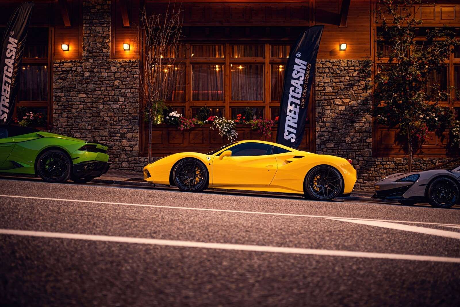 Auto esclusive presso la lodge in legno