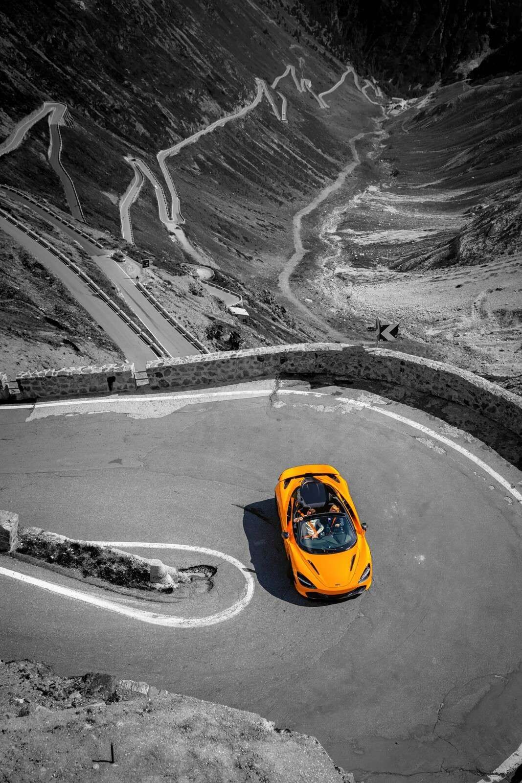 McLaren op Stelviopas - colore spot