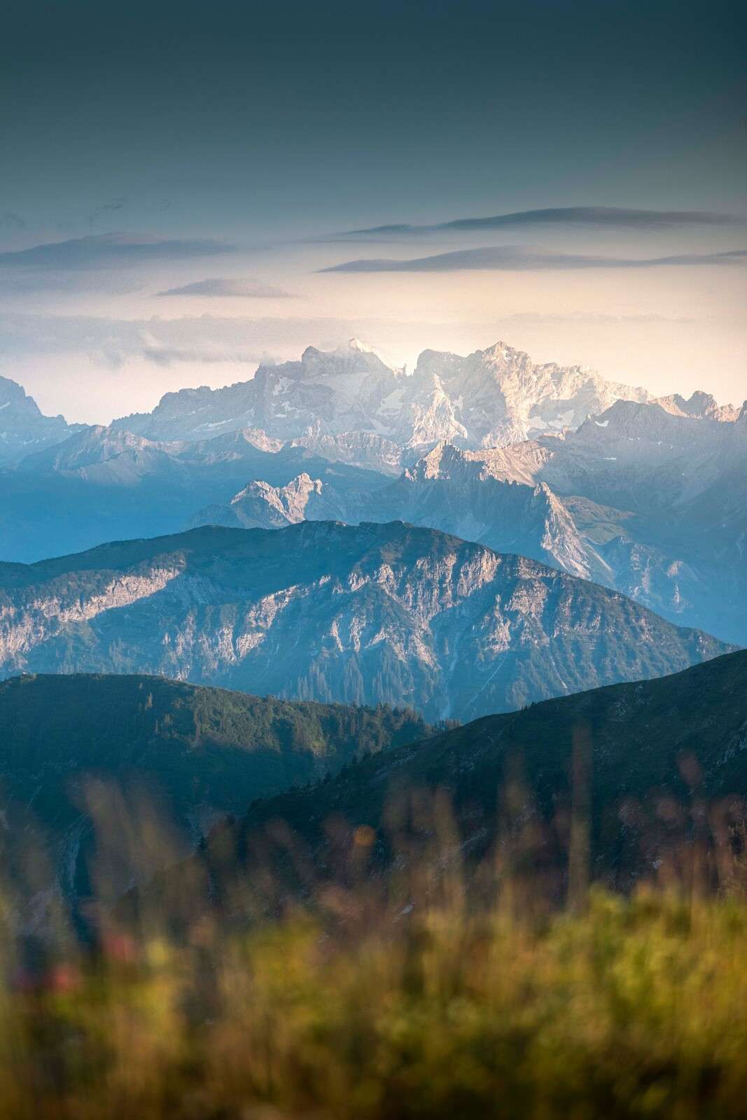 Stratificazione blu nelle montagne