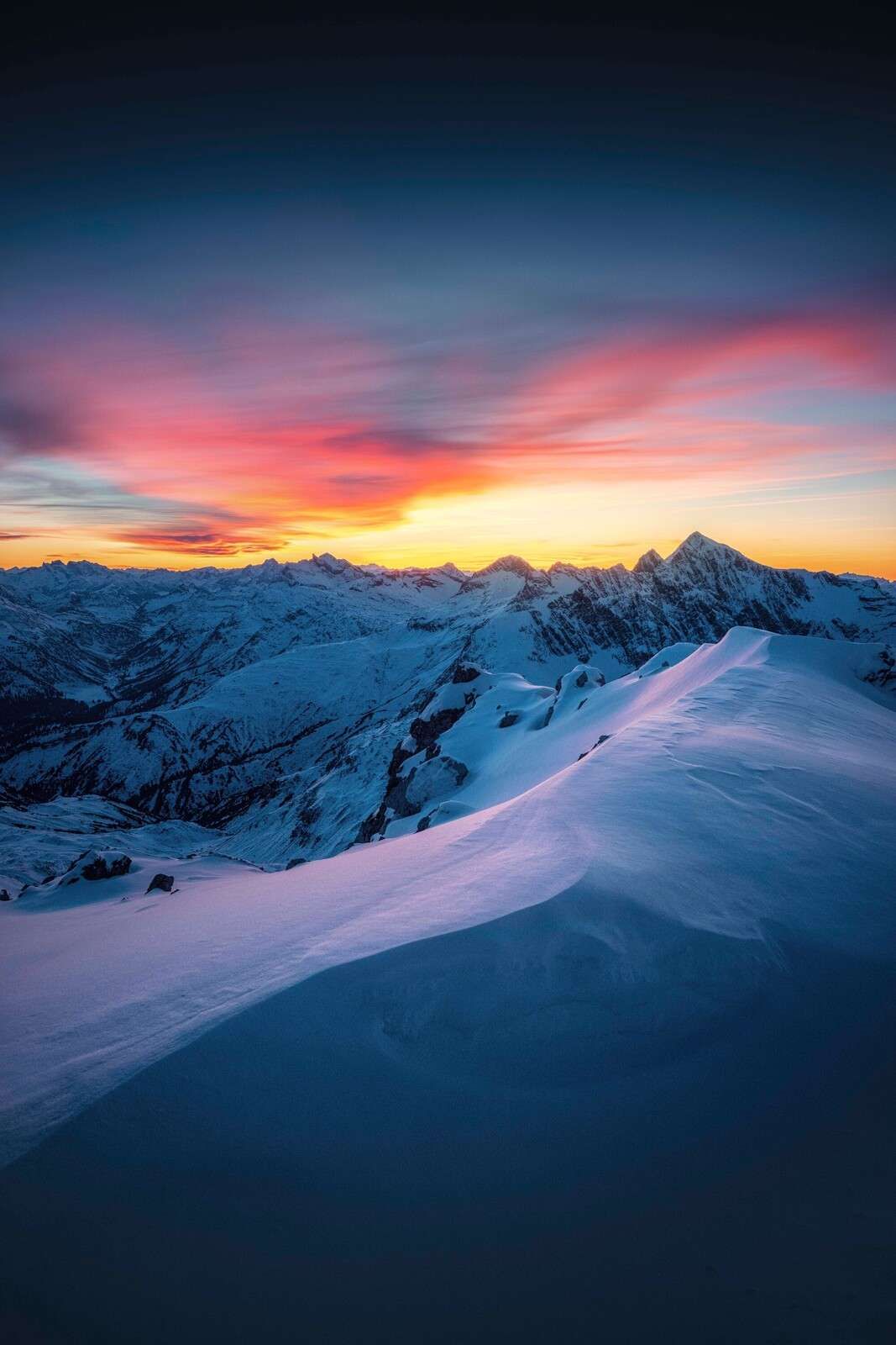 Cime innevate all'alba