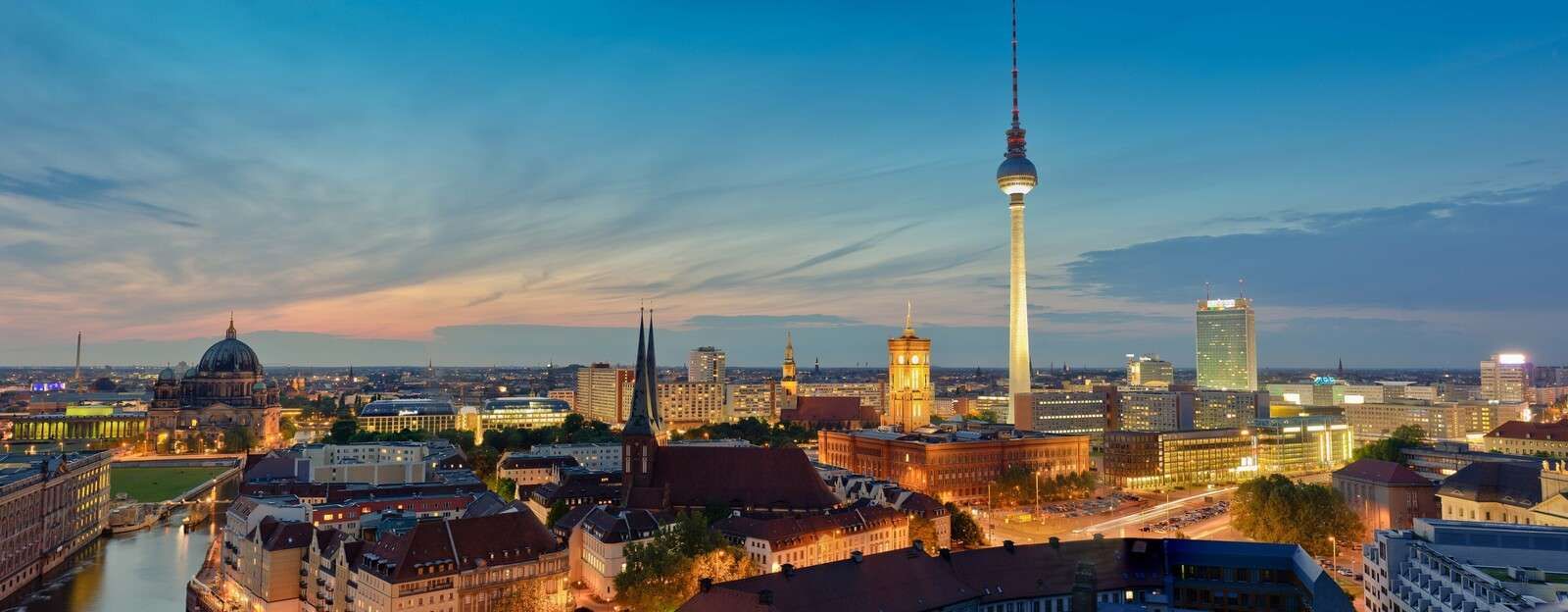 Luce del tramonto sulla skyline di Berlino