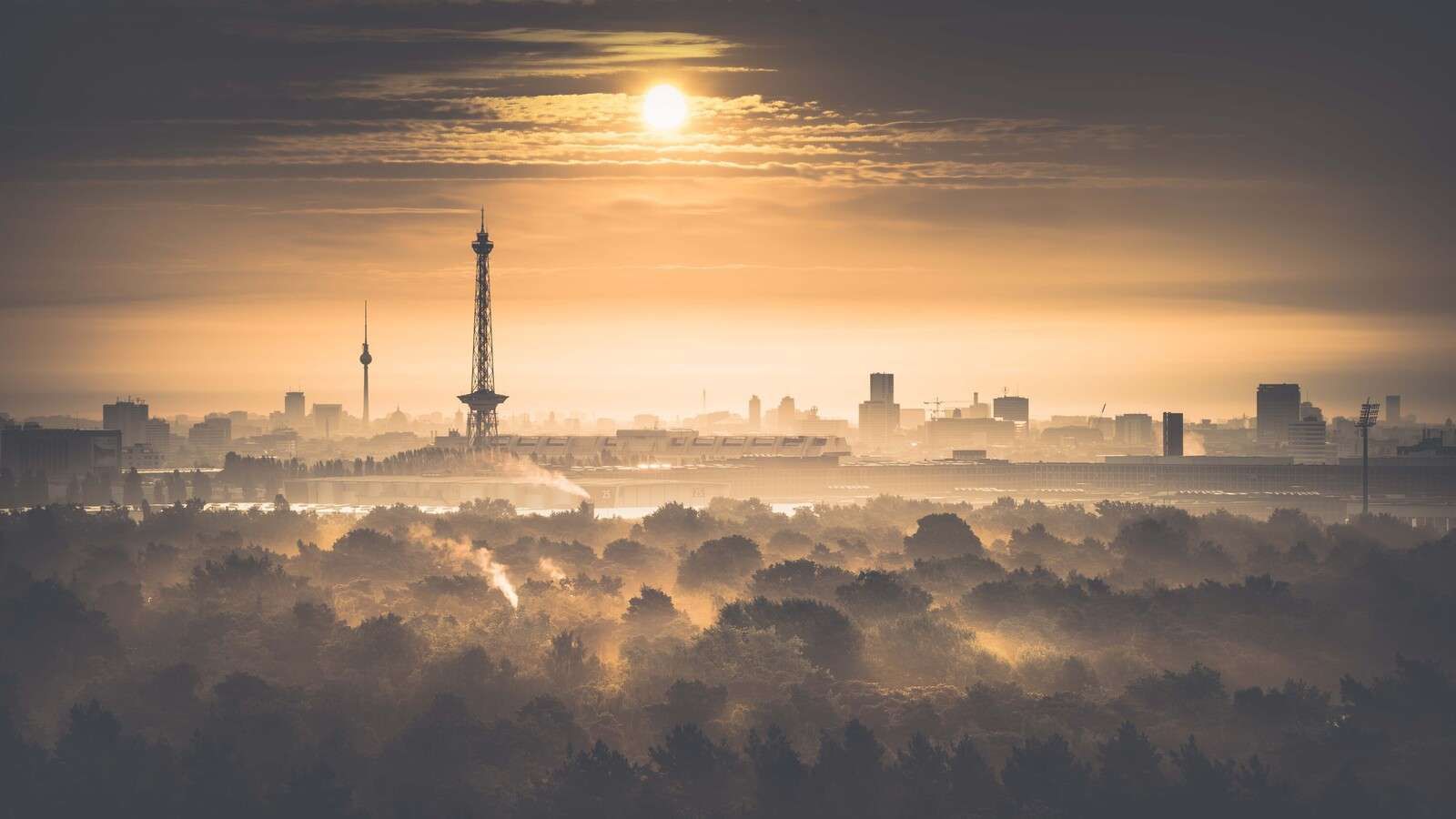 Alba nebbiosa su Berlino