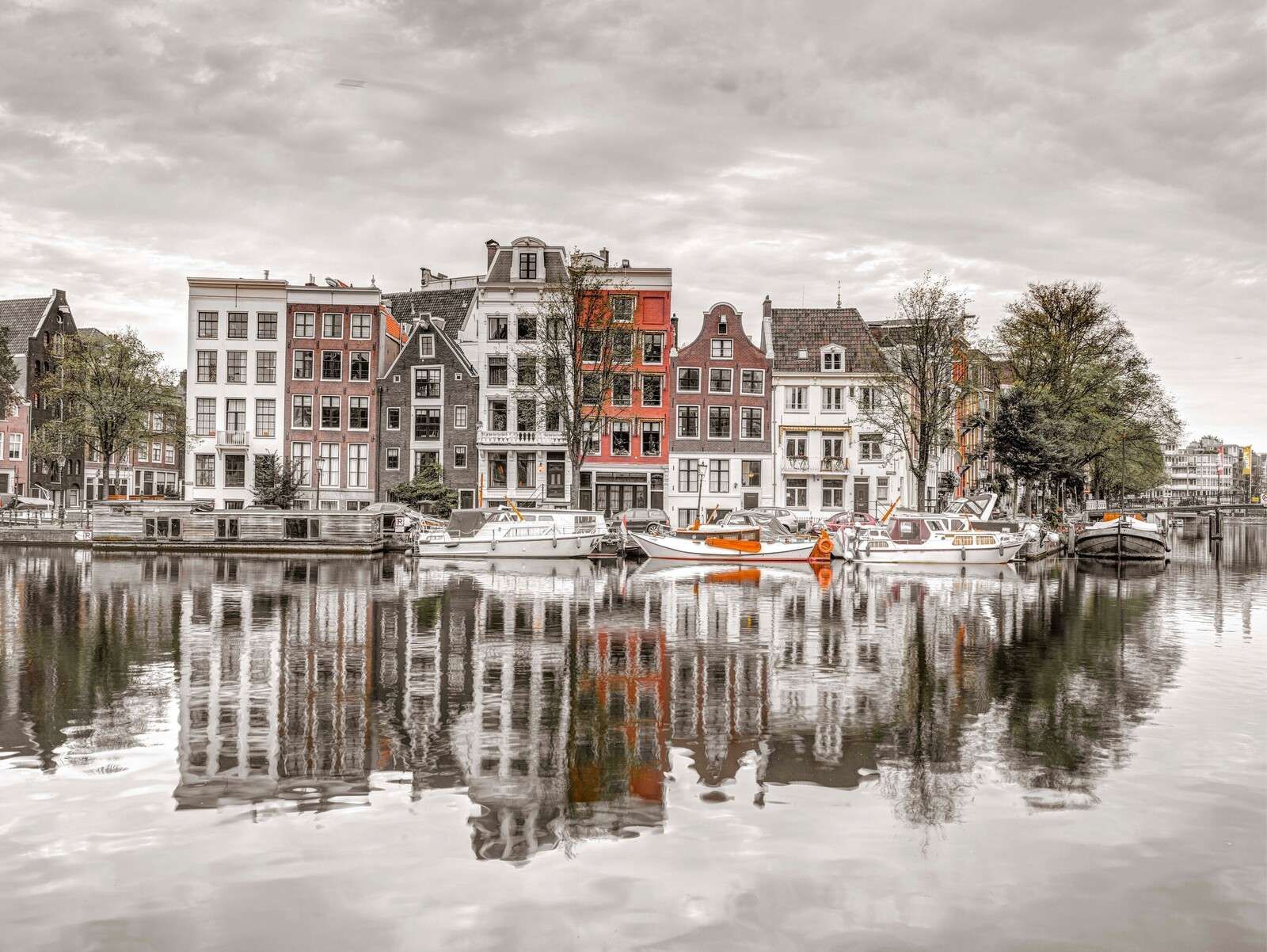 Case a schiera di Amsterdam lungo il canale