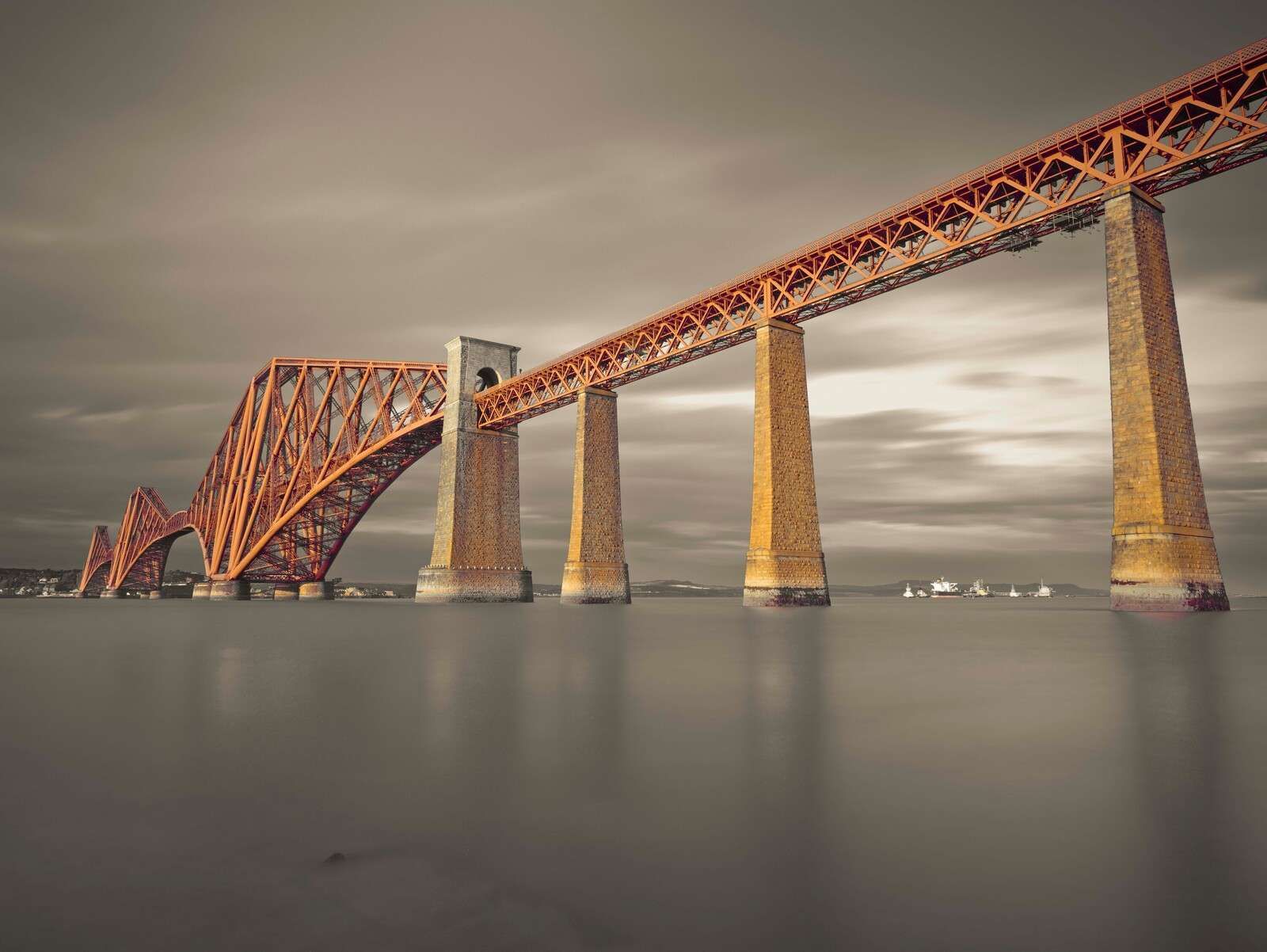 Ponte ferroviario sul Firth of Forth, South Queensferry, Scozia